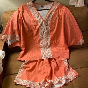 Set salmon pink with pattern, never worn, good condition